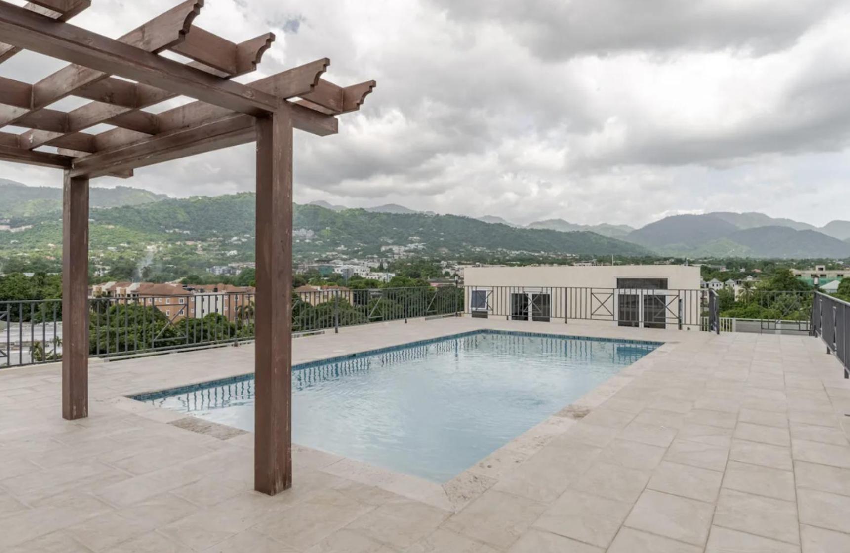 Luxe City Oasis 2Br With Rooftop Pool And Gym Kingston Kültér fotó